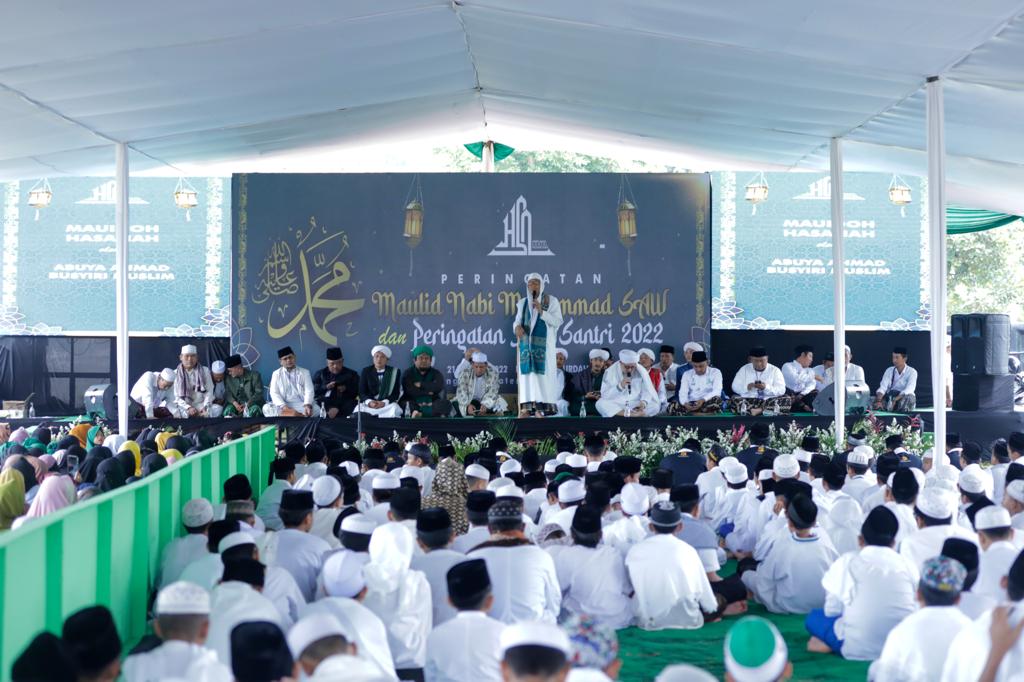 Sekitar 2.000 santri gelar doa bersama dan Maulid Nabi 1444 H di Pondok Pesantren Al-Burdah 2, Kecamatan Cimaung, Kabupaten Bandung, Jabar