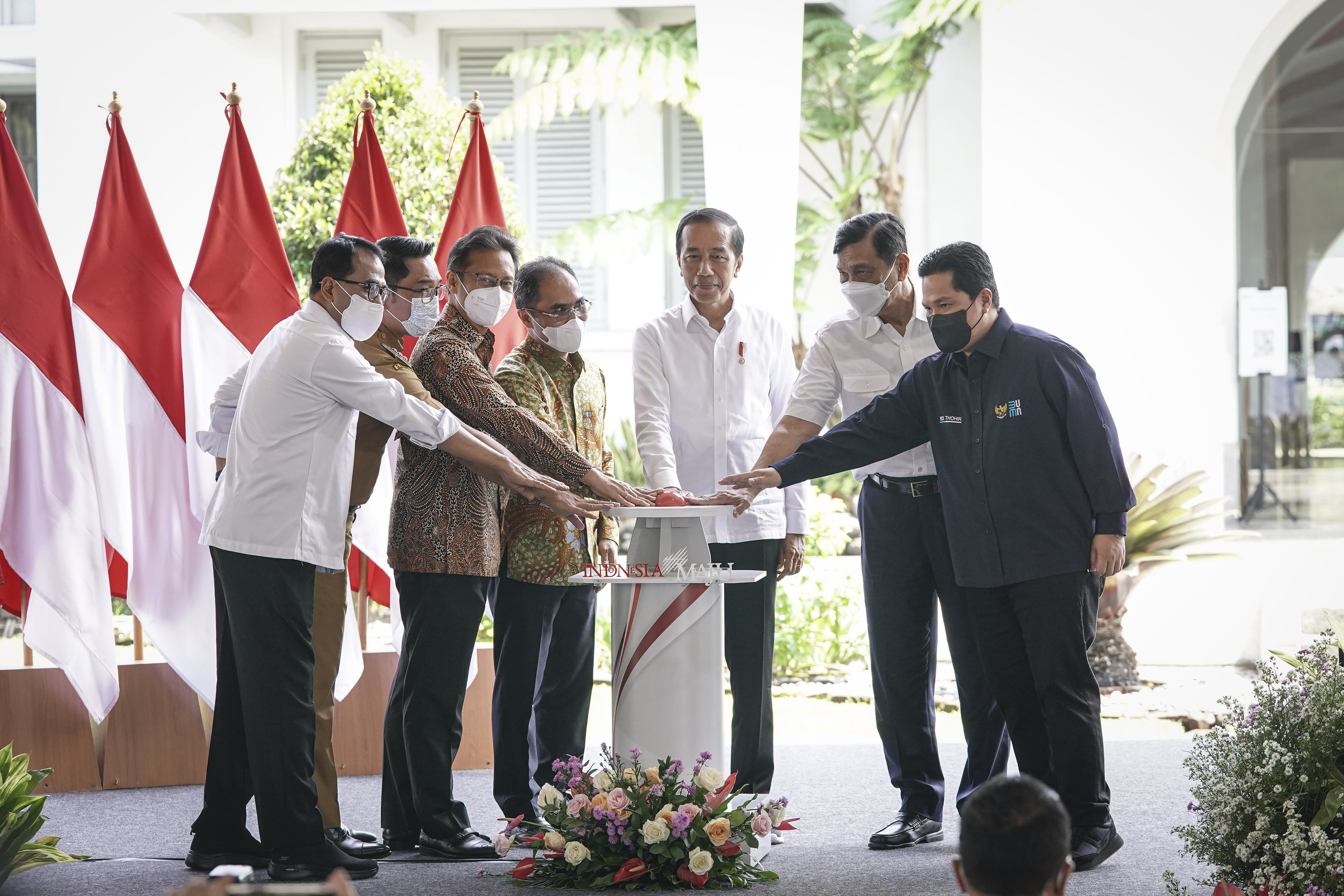 Presiden Joko Widodo dan sejumlah menteri meluncurkan vaksin Indovac produksi PT Bio Farma