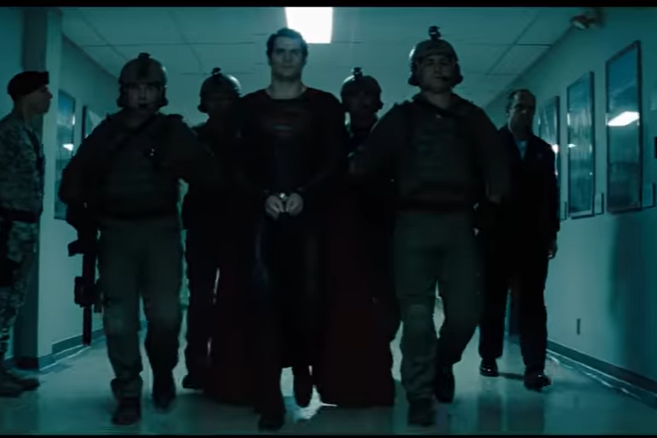 Cuplikan trailer film Man of Steel.