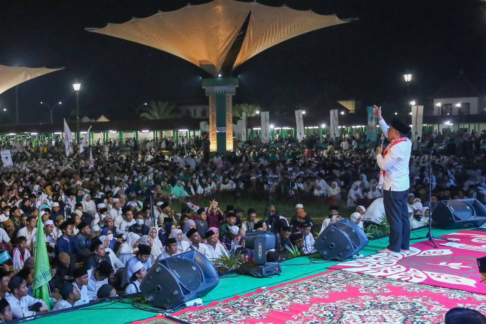 Panglima Santri Indonesia Gus Muhaimin Iskandar bersama 100 Kiai dan Ulama se-Banten menggelar Mauludan dan Hari Santri di Halaman Masjid Ag