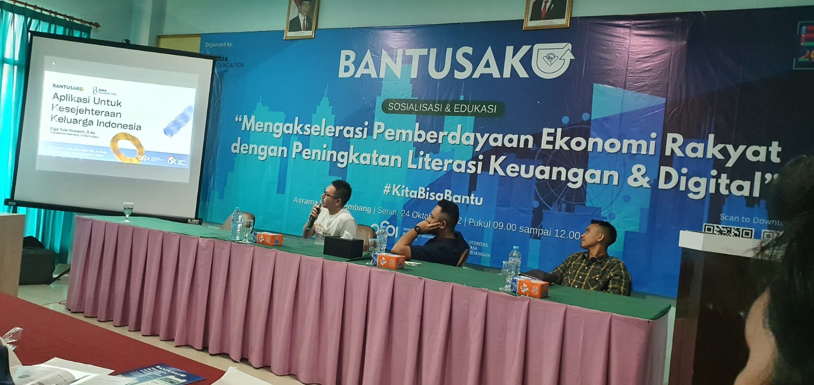 Puluhan peserta UMKM dan masyarakat umum mengikutu sosialisasi dan edukasi dari Bantusaku, di Asrama Haji Palembang, Senin (24/10/2022).