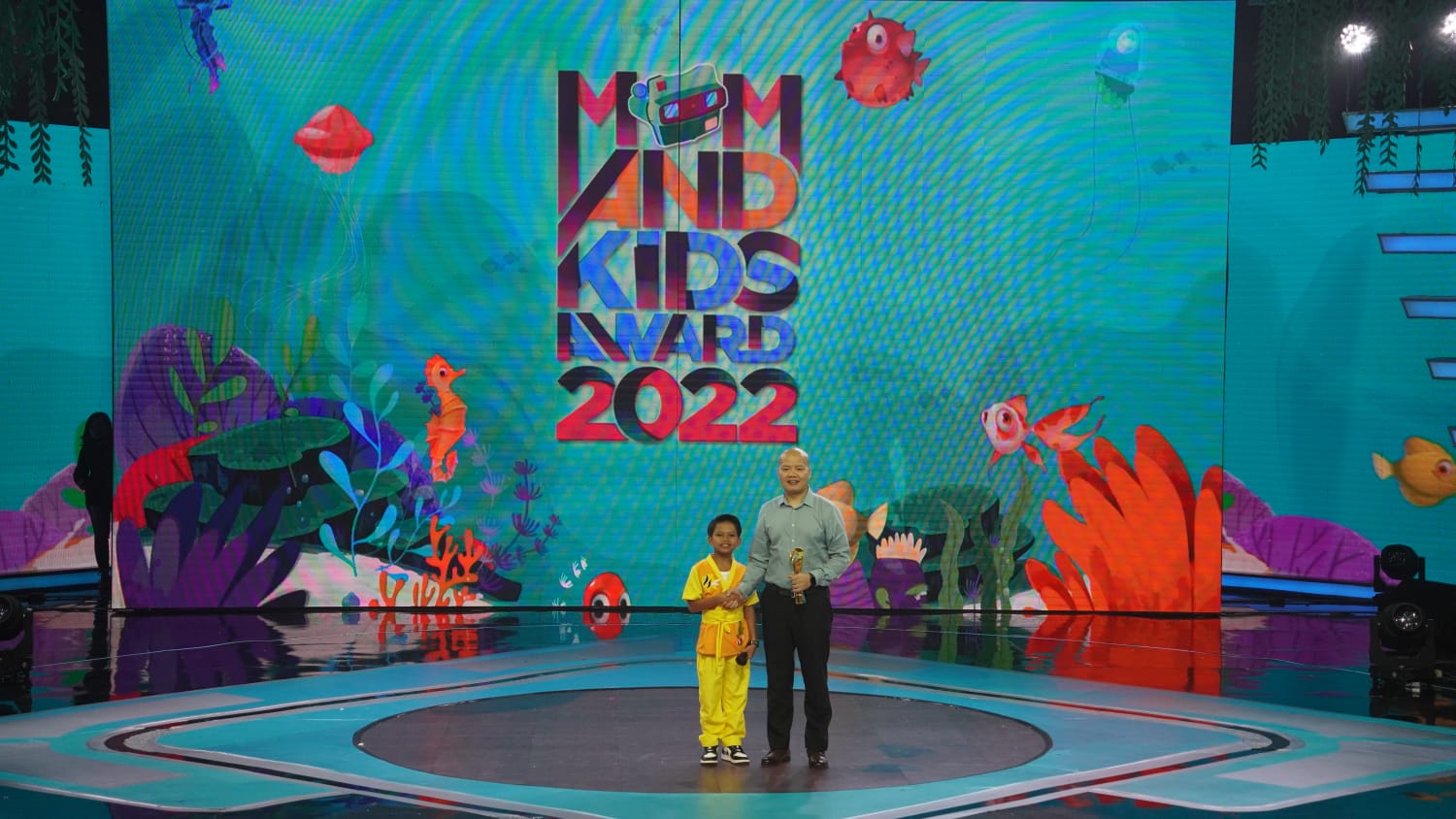 Makuku  mendapatkan special awarding untuk kategori Diapers Baby Kesayangan dari Mom & Kids Choice Award.