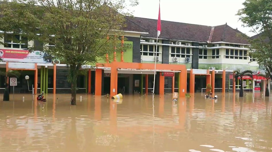 Banjir Setinggi 1 Meter Rendam RSUD dan 4 Kecamatan di Trenggalek