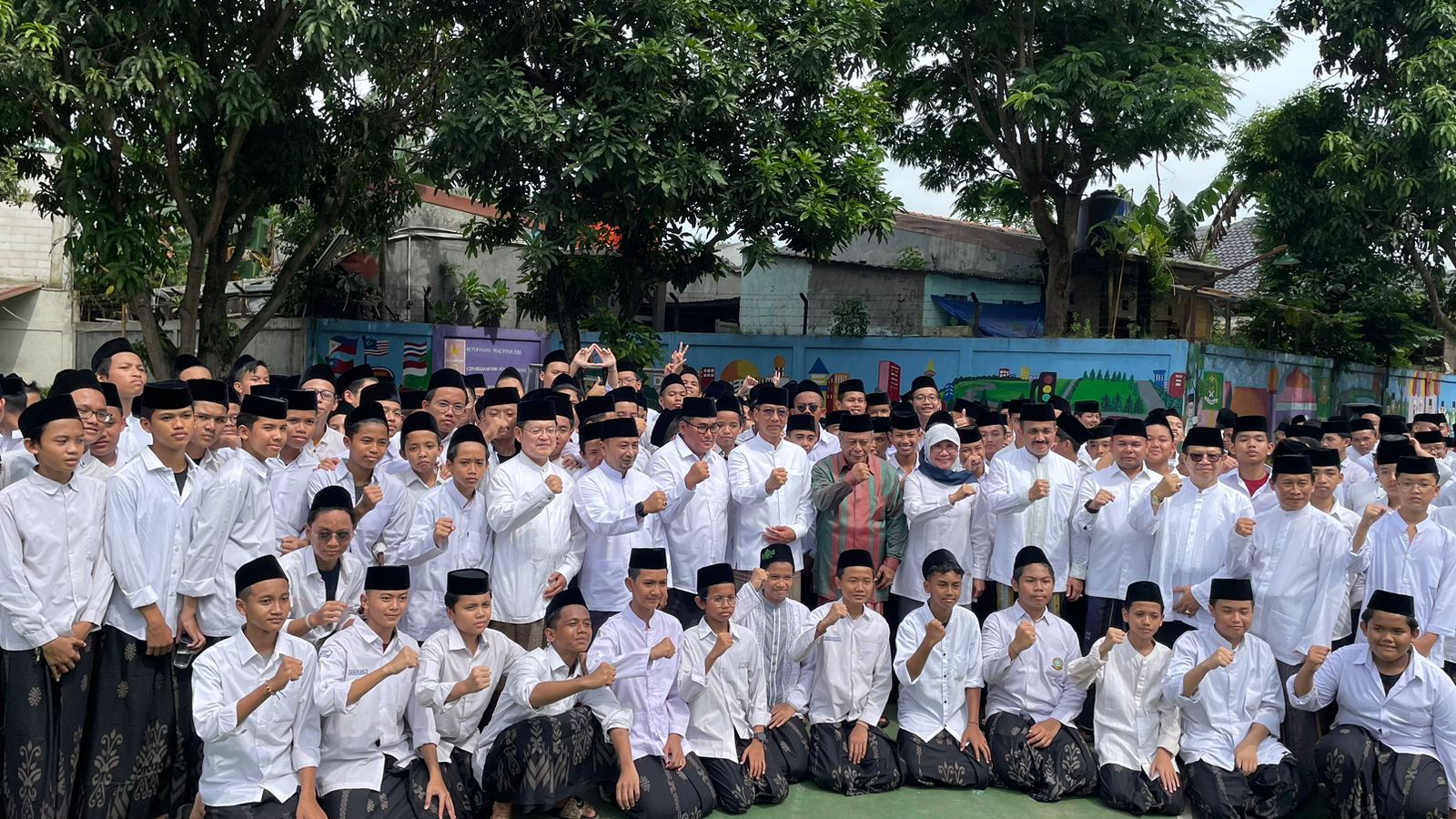 PJ Gubernur DKI Jakarta, Heru Budi Hartono mengikuti peringatan Hari Santri Nasional 2022 di Pondok Pesantren Al Hamid, Cipayung, Jakarta Ti