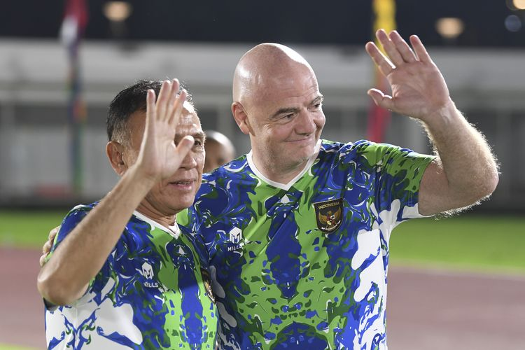 Ketua Umum PSSI Mochammad Iriawan bersama Presiden FIFA Gianni Infantino