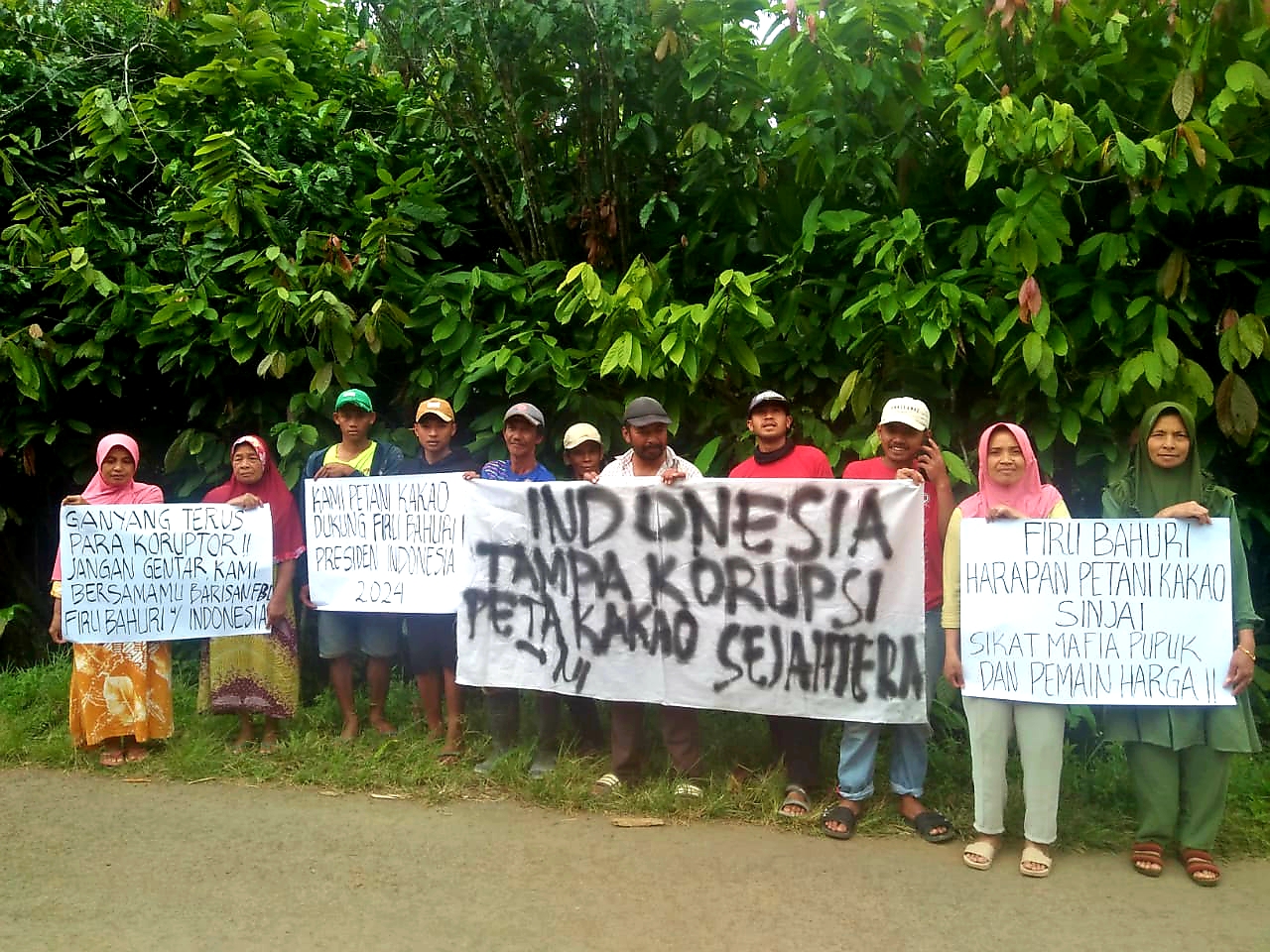 Komuniras Petani Kakao Kabupaten Sinjai, Sulawesi Selatan, berharap Ketua KPK Firli Bahuri maju pada pemilihan presiden 2024.