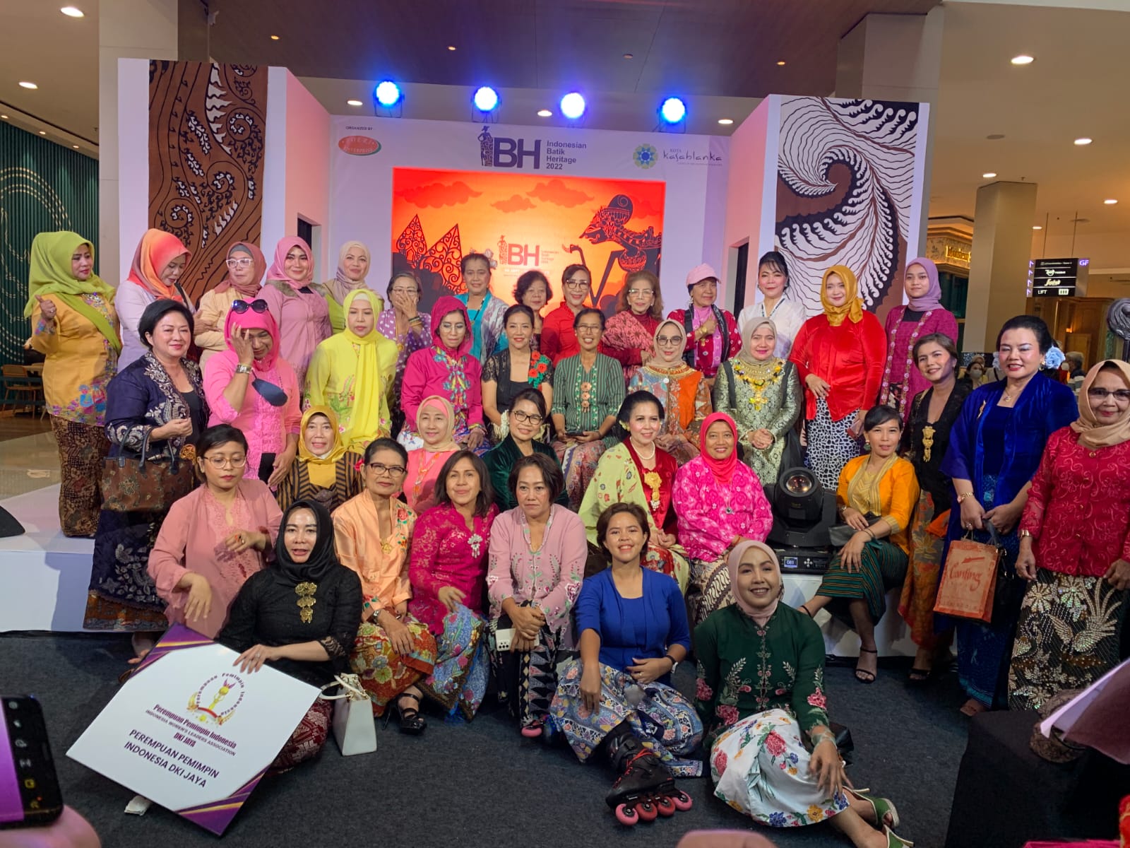 Acara Parade 100 Perempuan Berkebaya