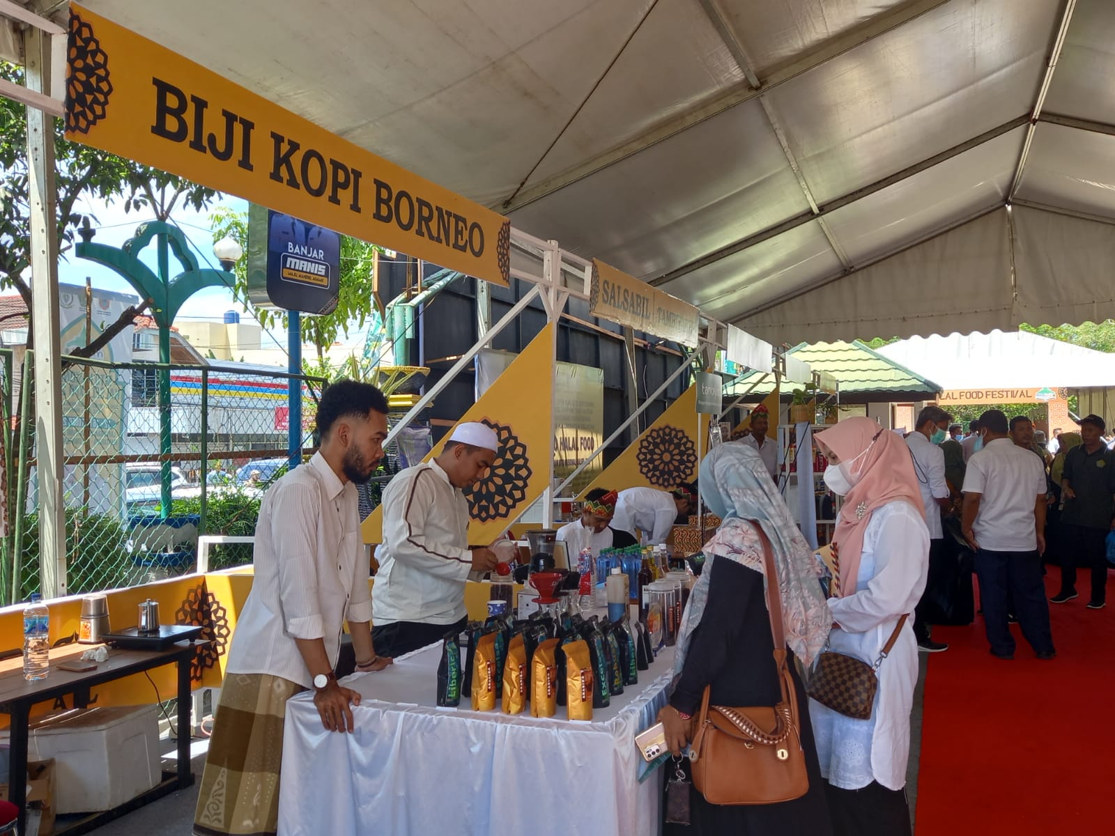 Stan produk Kopi Borneo mengisi kemeriahan pameran MTQ Nasional 2022 di Kalimantan Selatan
