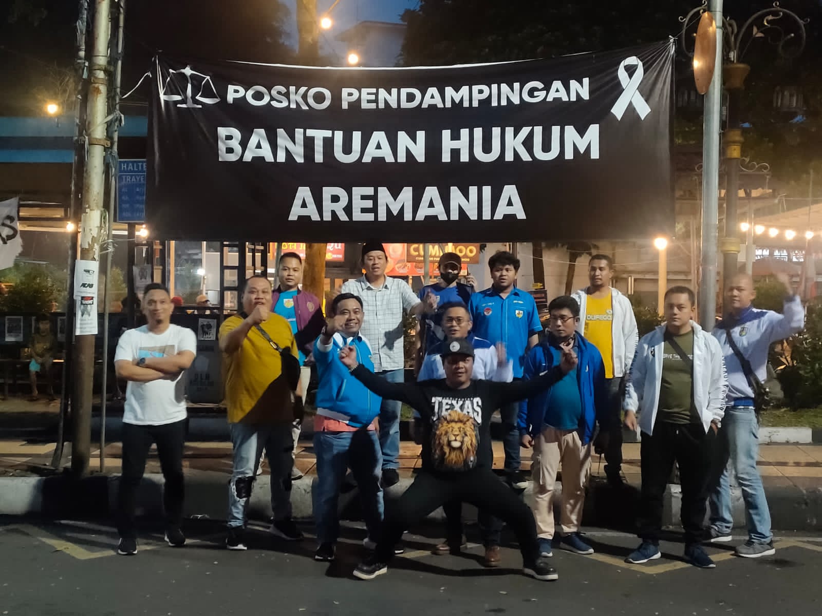 Pengurus DPP KNPI pimpinan Haris Petama mengunjungi Stadion Kanjuruhan dan meminta aparat mengusut tuntas tragedi Stadion Kanjuruhan, Jumat 