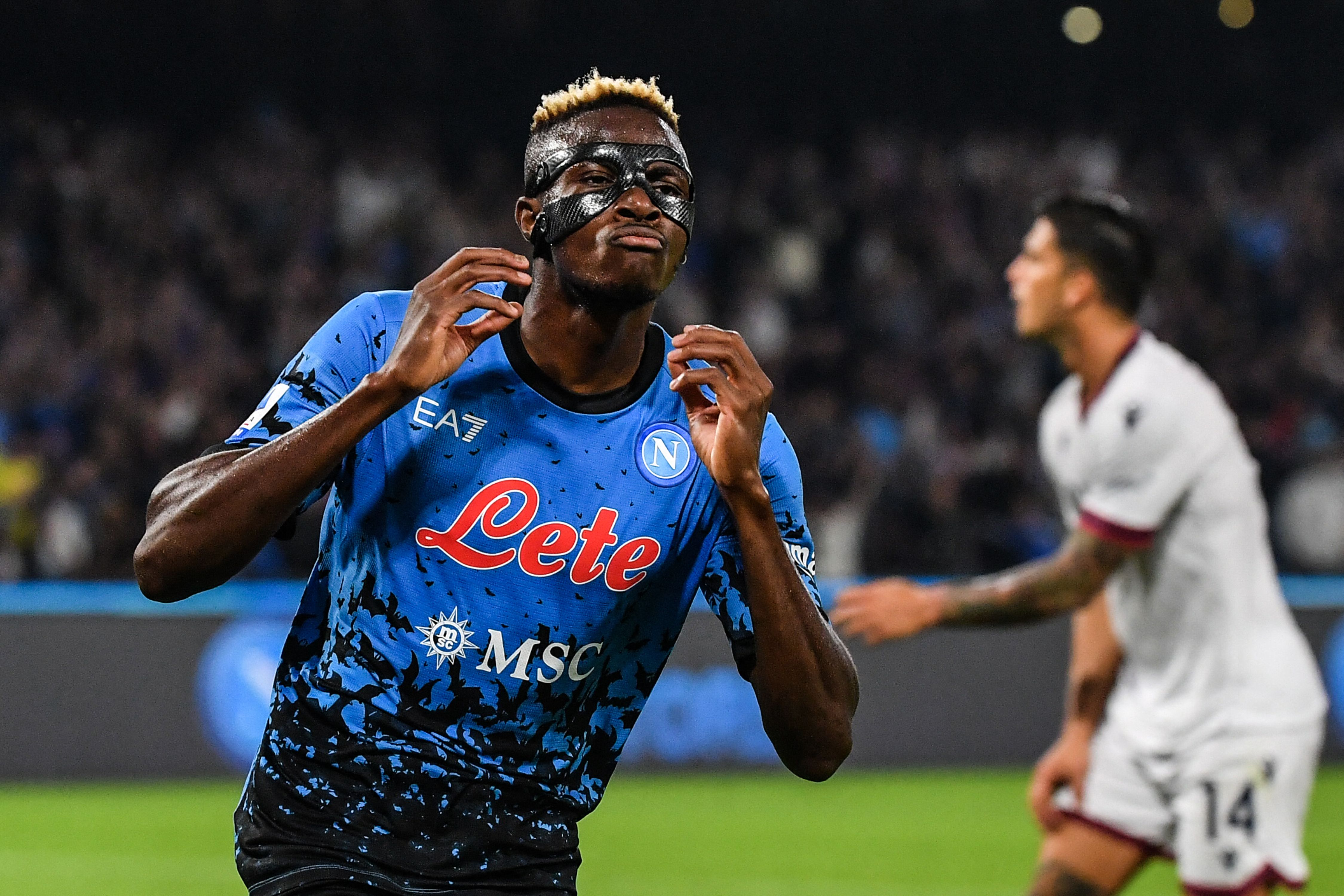 Penyerang Napoli Victor Osimhen melakukan selebrasi usai mencetak gol ke gawang Bologna di laga Serie A.