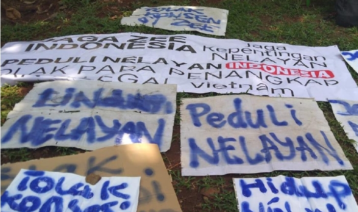 Puluhan nelayan menggelar aksi unjuk rasa damai di Taman Surapati, Menteng, Jakarta Pusat, pekan lalu.