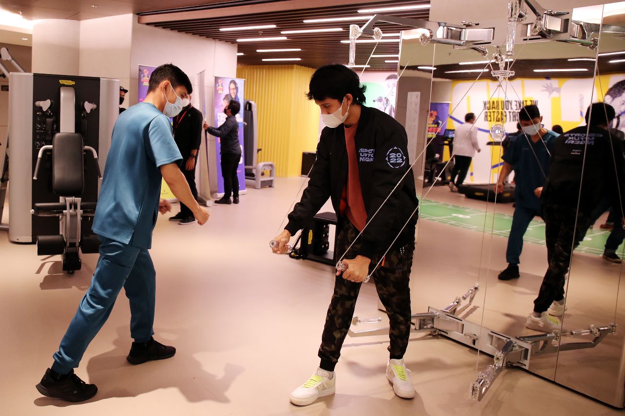 Atlet Esport di Piala Presiden 2022 mencoba fasilitas SMIRC RS Pondok Indah-Bintaro Jaya