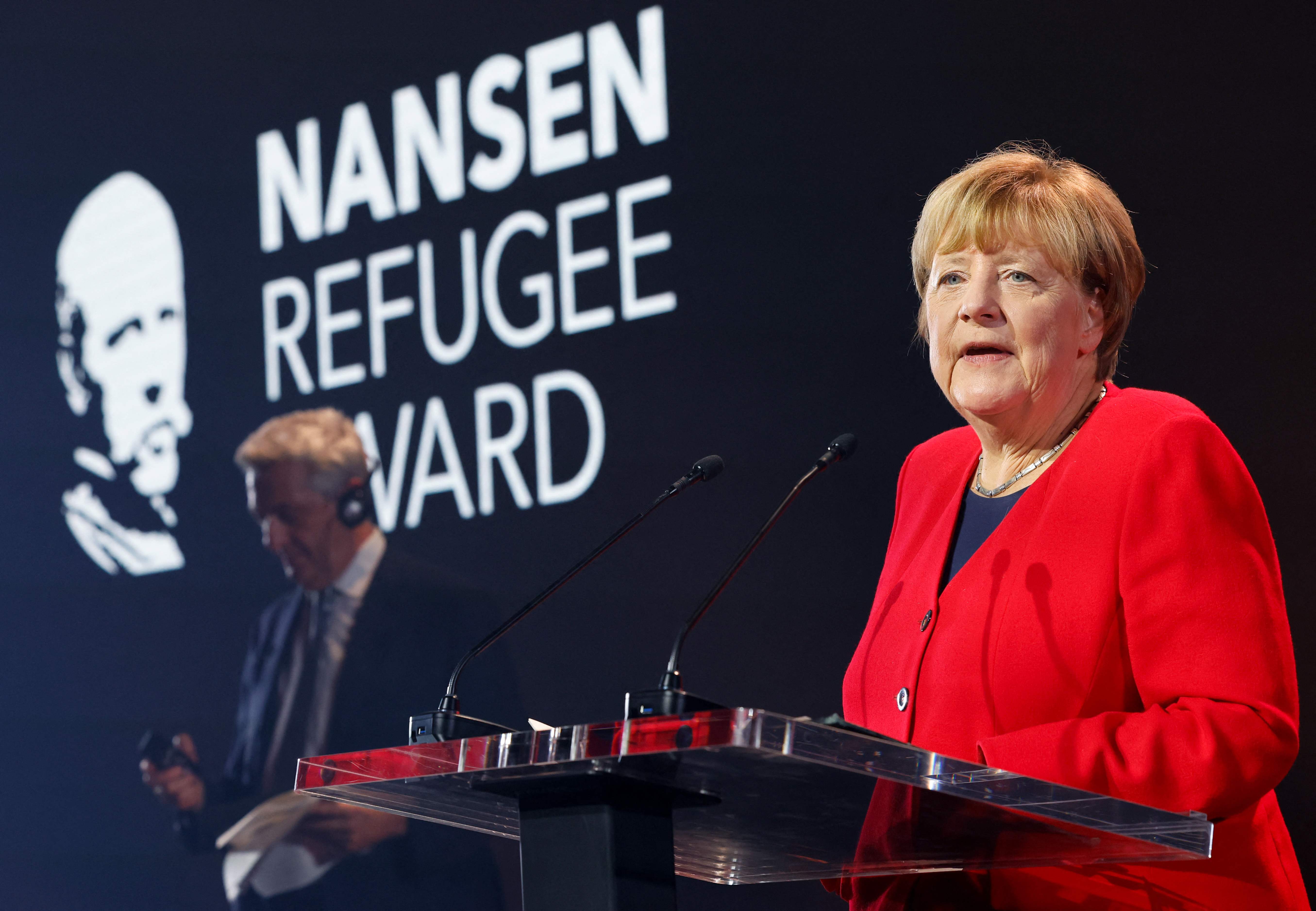 Mantan Kanselir Jerman Angela Merkel saat menerima Penghargaan Nansen dari UNHCR.