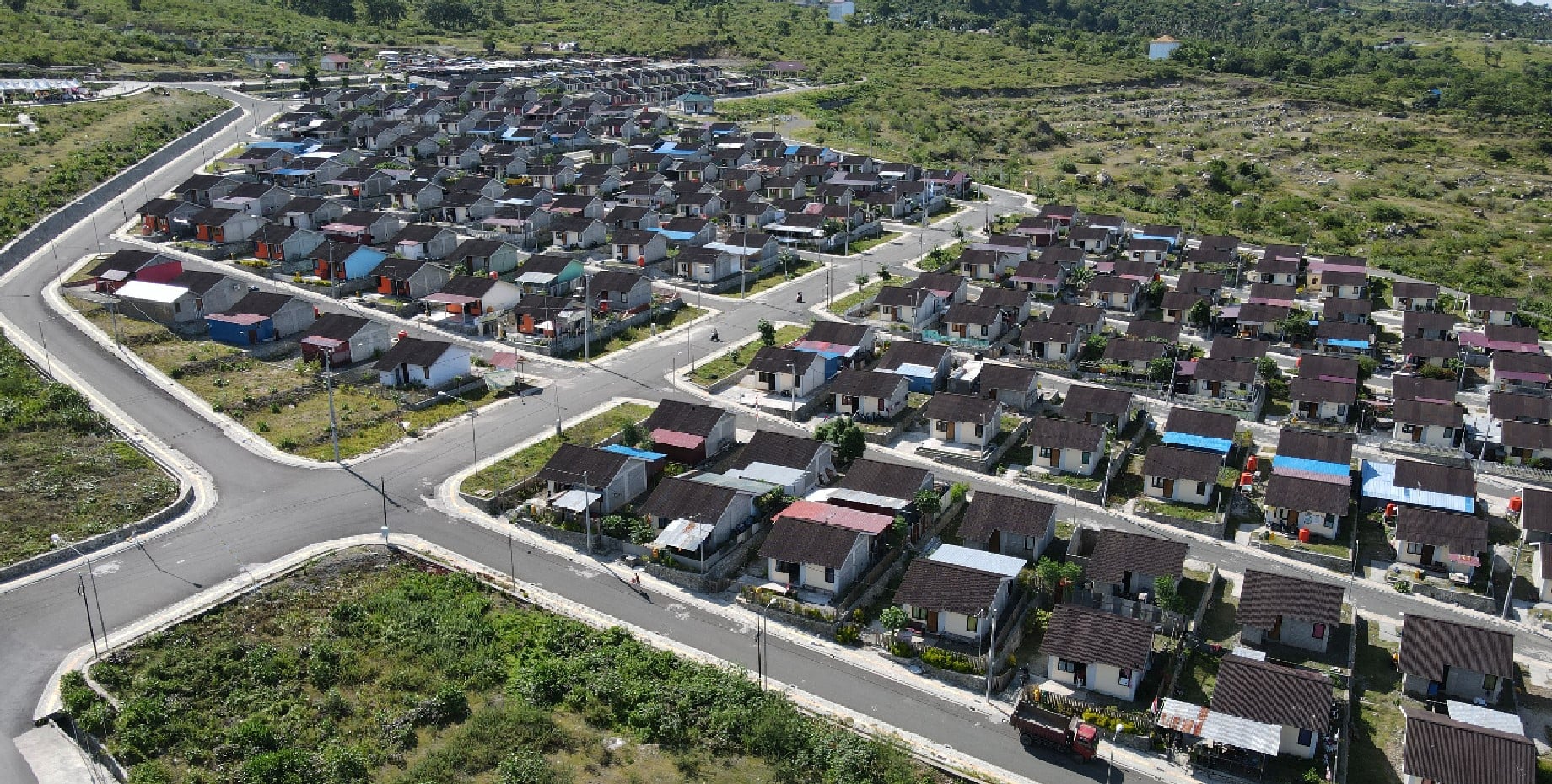 Rumah bantuan untuk korban bencana alam yang dibangun Kementerian PU-Pera di kawasan Huntap Duyu, Palu, Sulawesi Tengah, Minggu (25/9).