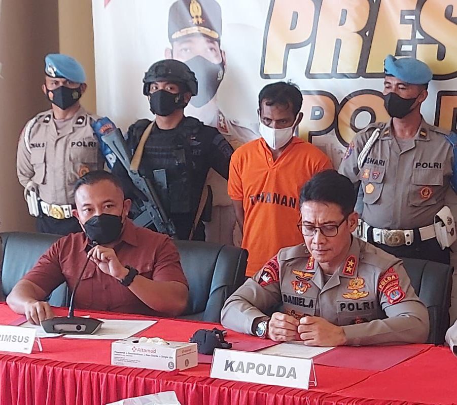 Kapolda Kaltara, Irjen Pol. Daniel Adityajaya, (kanan) dan Dirkrimsus Polda Kalimantan Utara (Kaltara) Kombes Hendy F Kurniawan (kiri).