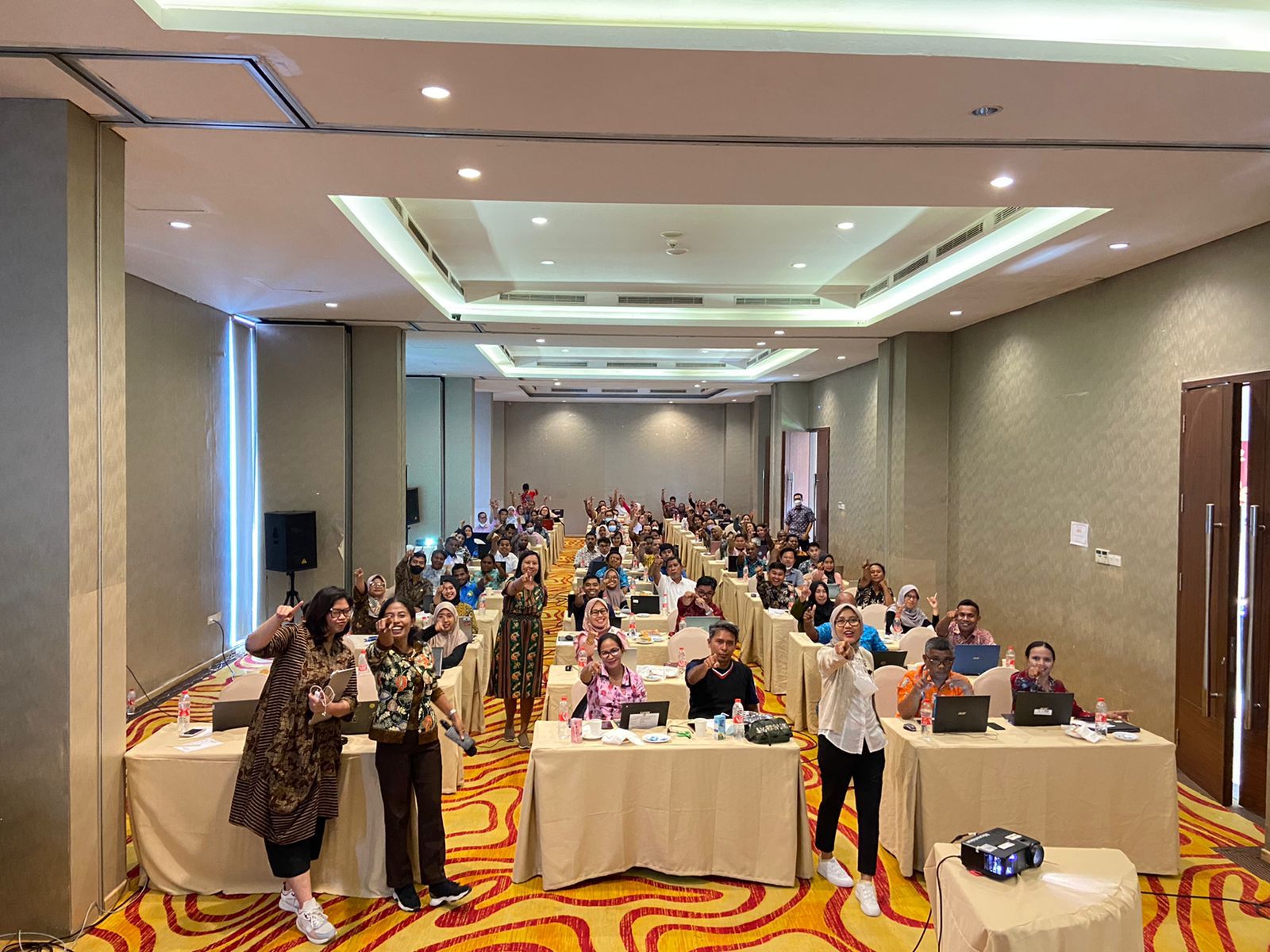 Para guru daerah 3T Papua Barat mengikuti pelatihan melek digital di Kota Sorong