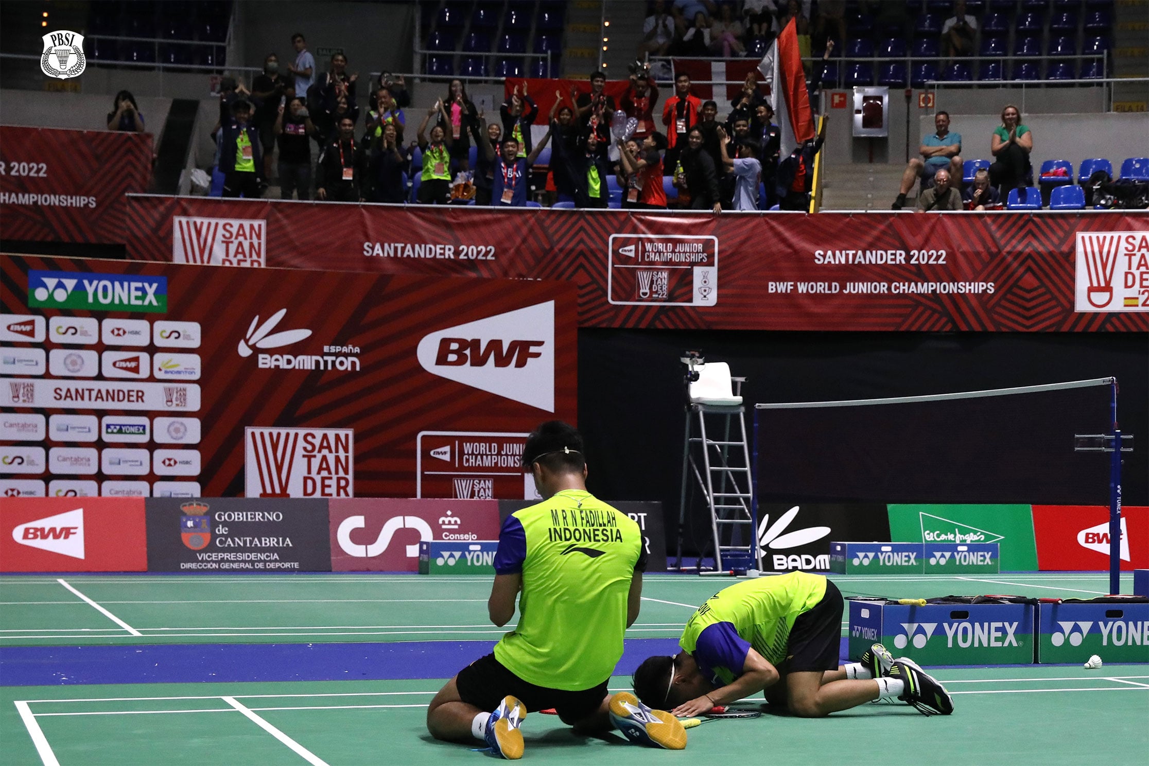 Ganda putra Muh Putra Erwiansyah/Muh Rayhan Nur Fadillah melakukan selebrasi usai memastikan Indonesia melaju ke semifinal Piala Suhandinata