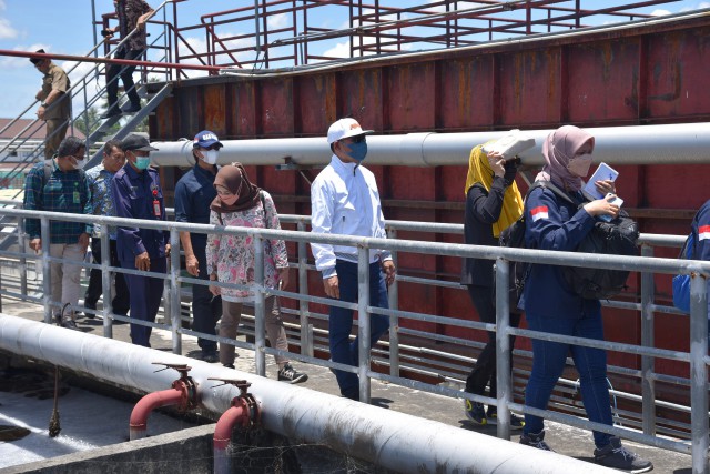 Wakil Ketua Komisi IV DPR Rusdi Masse Mappasessu saat melakukan tinjauan lapangan dalam rangka kunjungan kerja reses Komisi IV DPR