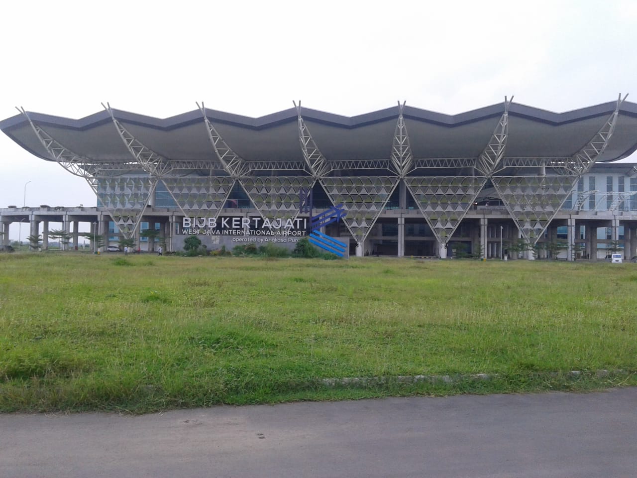 Bandara Kertajati akan mulai menerbangan jemaah umrah 2022 sebanyak 60 ribu orang dari Jawa Barat.