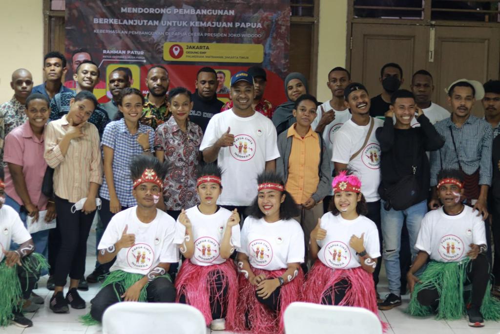 Anak Muda Papua Puji Pembangunan Era Jokowi : Pendidikan hingga Kesehatan ke Pedalaman