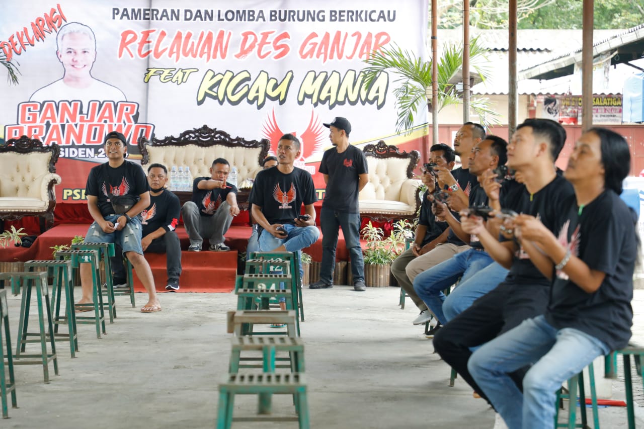  Pameran dan perlombaan burung kicau di Kota Salatiga untuk menghimpun dukungan bagi Ganjar Pranowo.