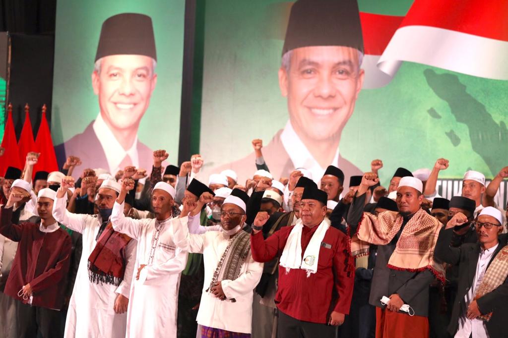Ulama Kalimantan Timur menyatakan dukungan dan mendoakan Ganjar Pranowo menjadi presiden di 2024, Samarinda, Rabu (19/10/2022)