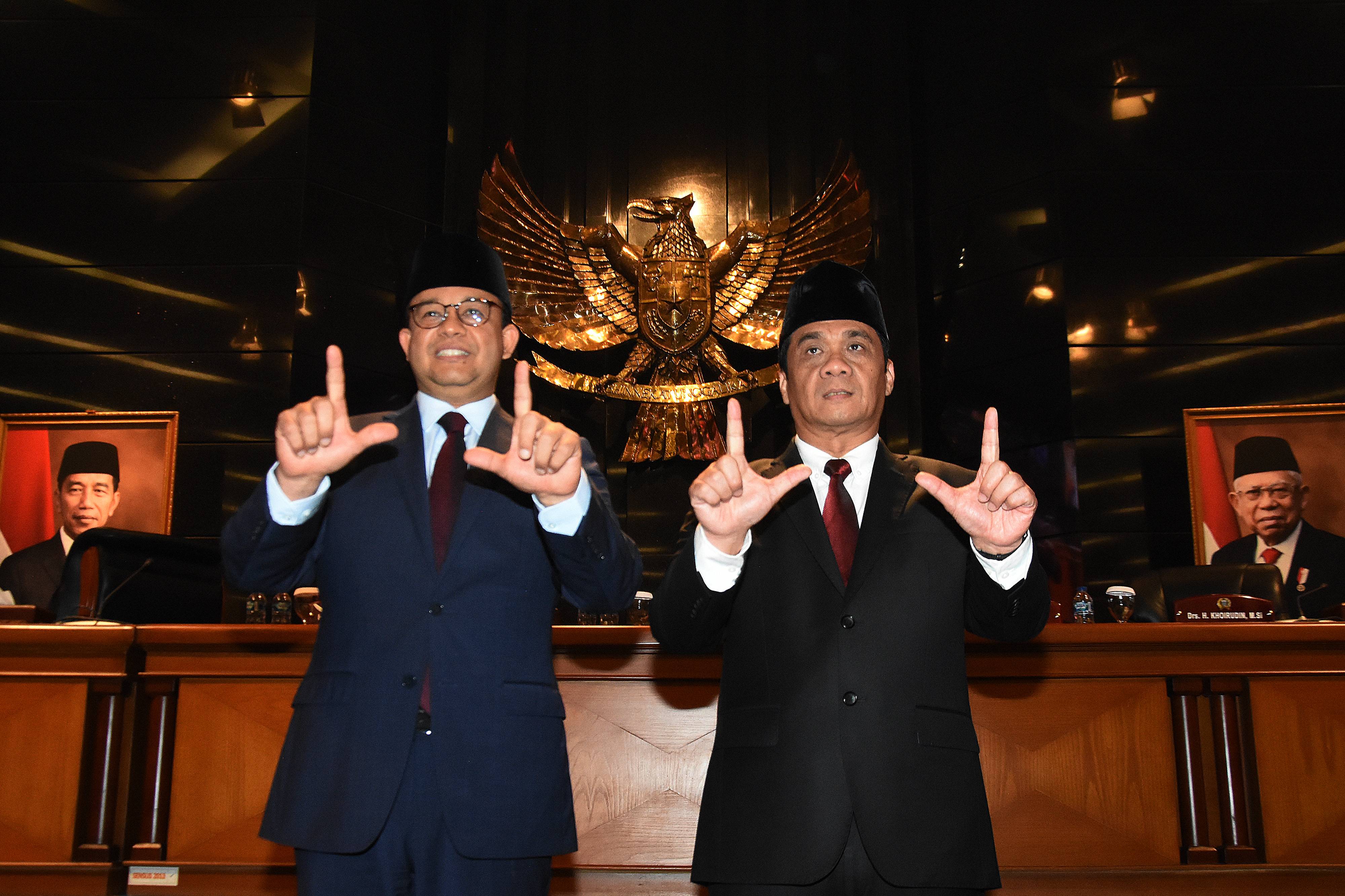 Gubernur DKI Jakarta Anies Baswedan (kiri) dan Wakil Gubernur Ahmad Riza Patria (kanan)