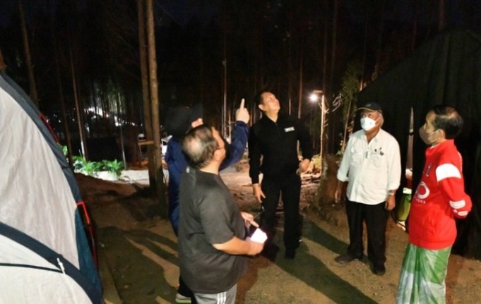 Presiden Joko Widodo bersama Bambang Soesatyo (ketiga kanan) serta pejabat negara lainnnya.