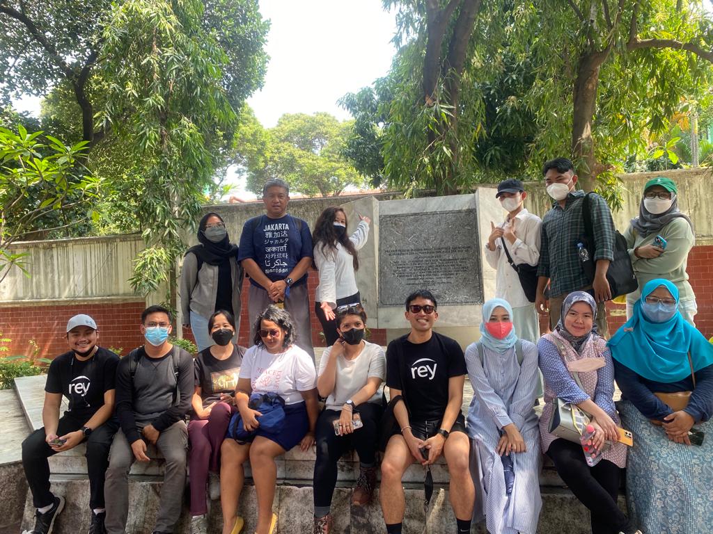 Startup Rey menggelar gerakan 'GetReyStarted' memotivasi masyarakat untuk mengumpulkan 10 juta langkah dan minum air putih.