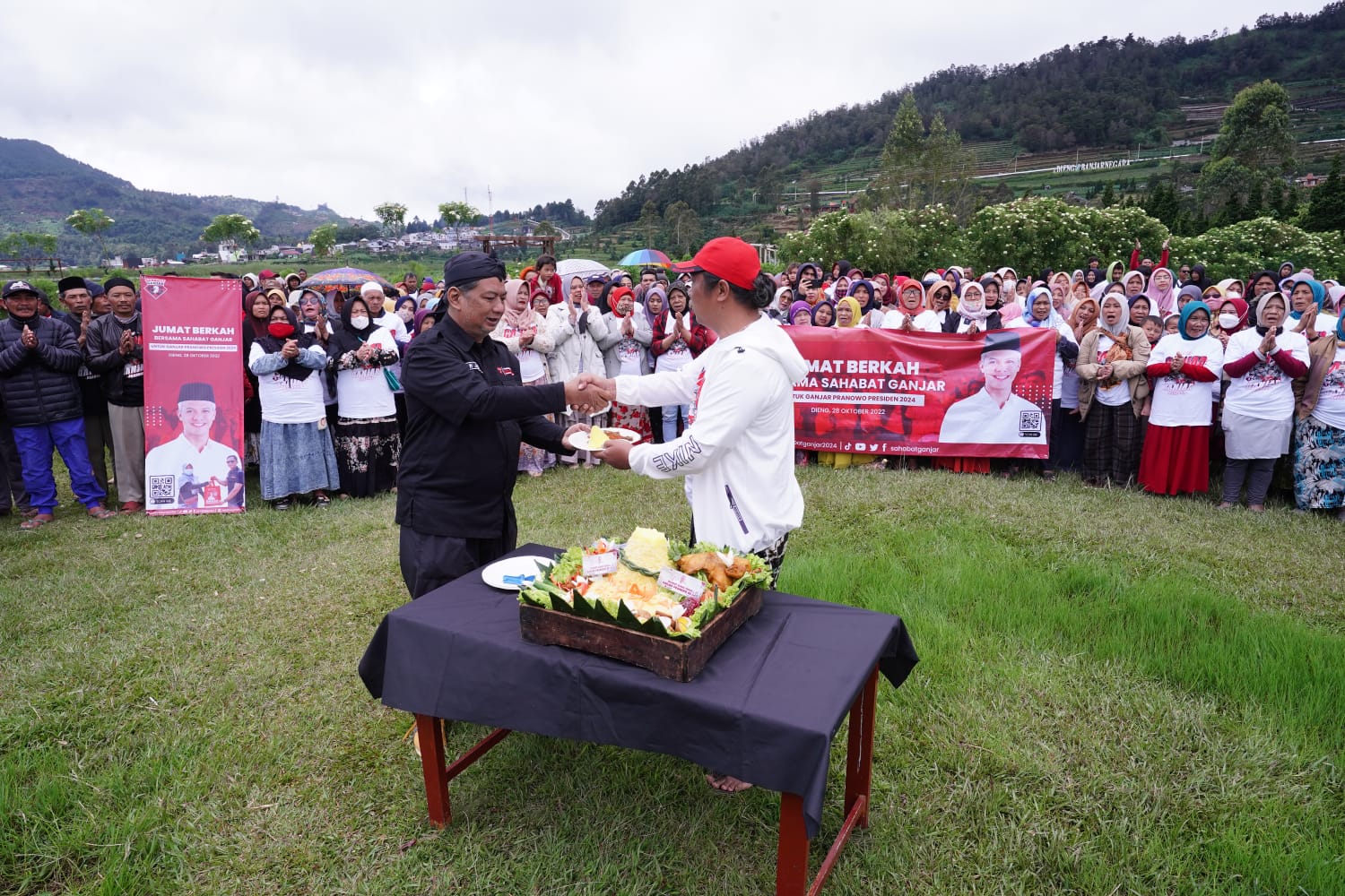 Kegiatan perayaan ulang tahun Ganjar Pranowo yang digelar Sahabat Ganjar di Dieng.