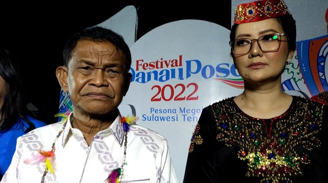 Gubernur Sulteng Rusdy Mastura (kanan) bersama Bupati Poso Verna Gladies Merry Inkiriwang.