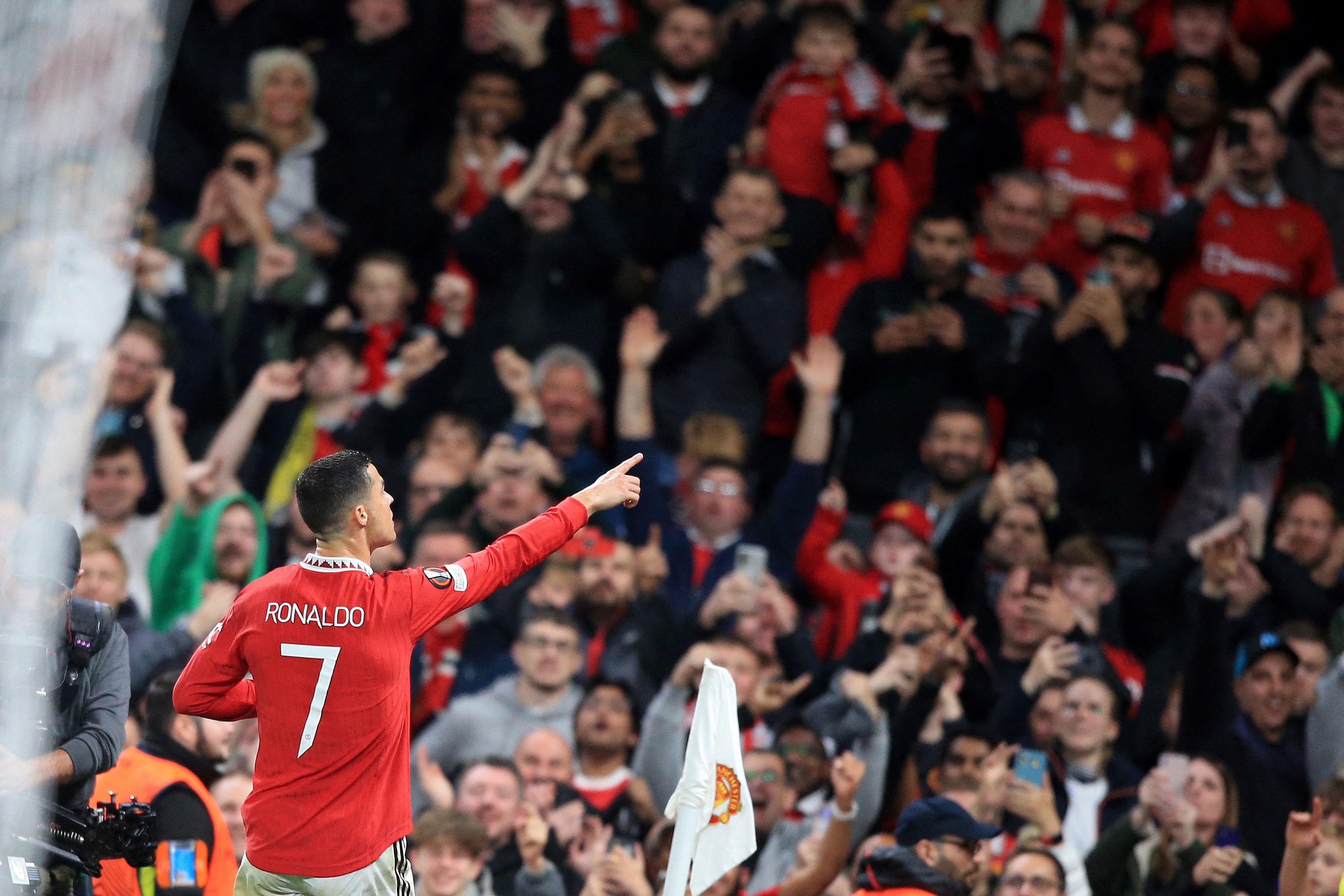 Penyerang Manchester United Cristiano Ronaldo melakukan selebrasi usai mencetak gol ke gawang Sheriff Tiraspol di laga Liga Europa.