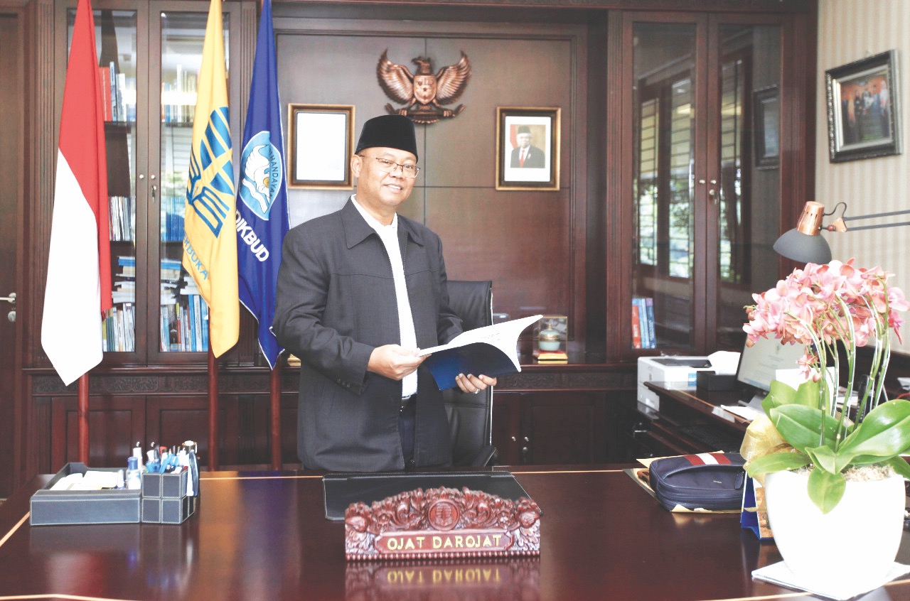 Rektor Universitas Terbuka (UT) Prof. Ojat Darojat, M.Bus., Ph.D.