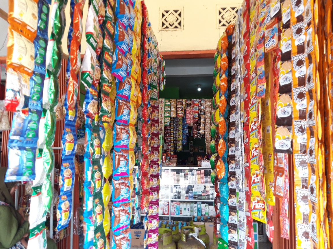 Pedagang ritel di Kota Malang, Jawa Timur, sulit mengembangkan usaha karena adanya kenaikan beragam komoditas