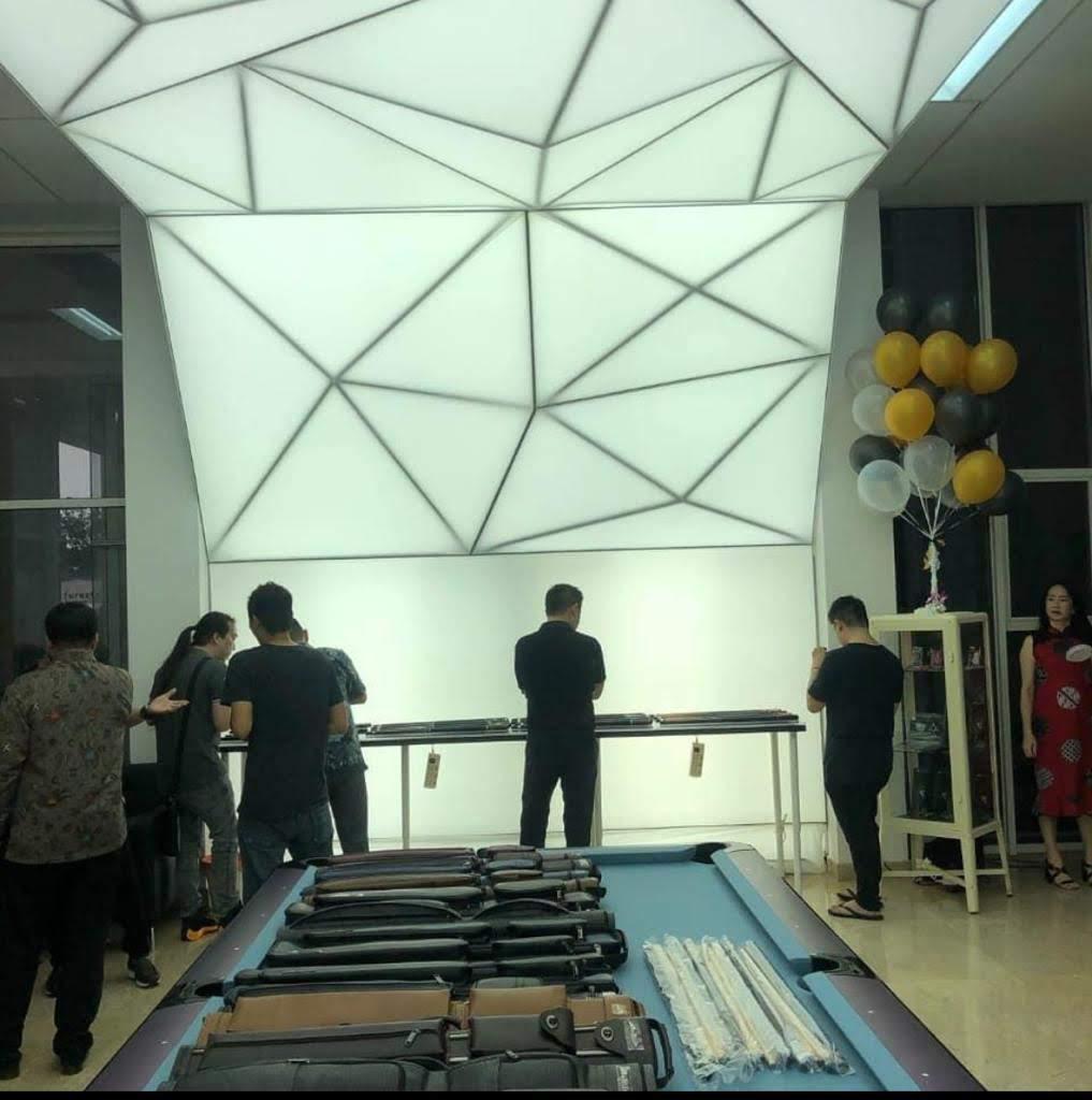 Dengan desain dan pemilihan material yang tepat, plafon dapat menambah keindahan ruangan. 