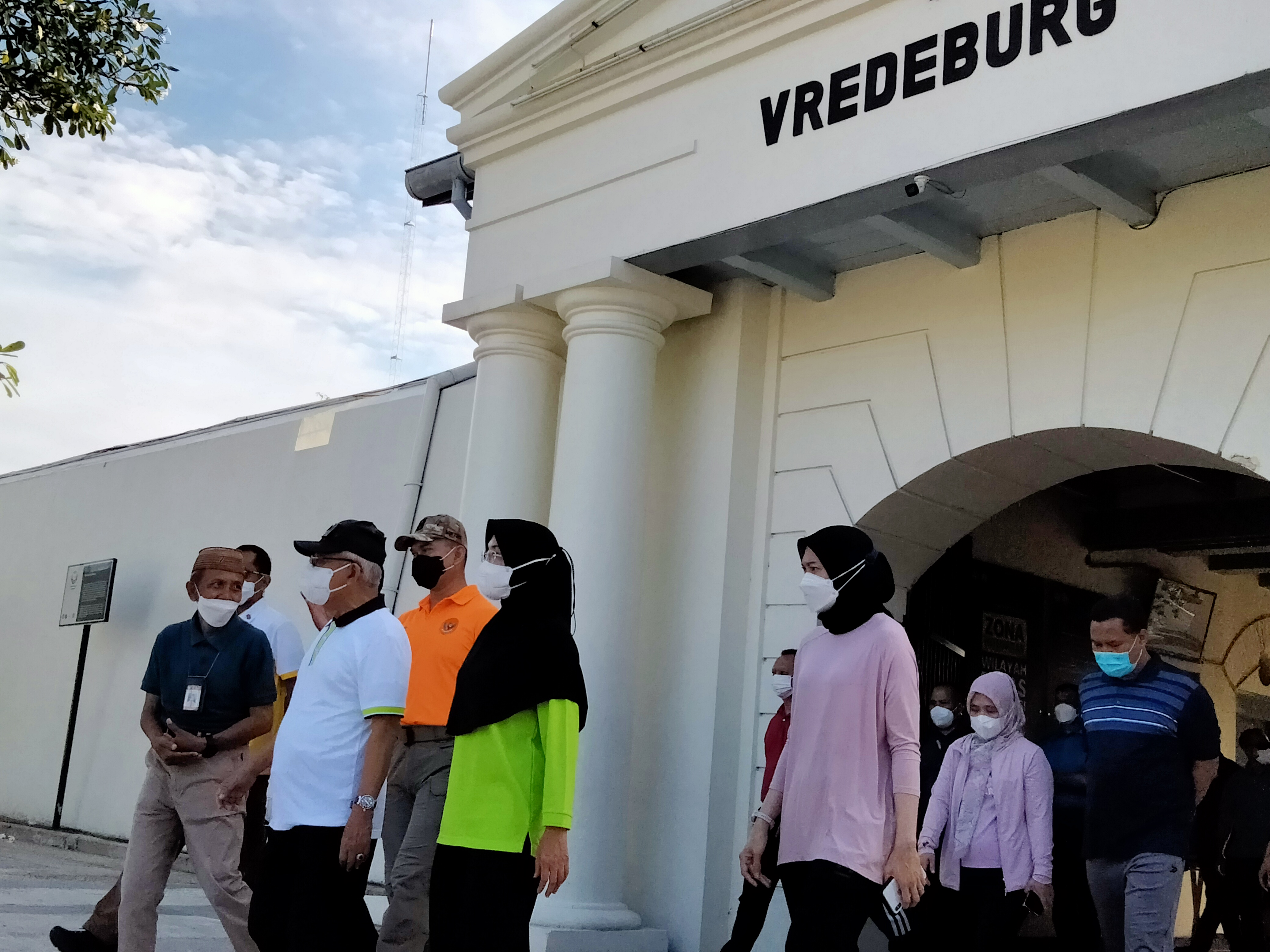 Wapres K.H. Ma’ruf Amin beserta Ibu Wury Ma’ruf Amin mengunjungi Museum Benteng Vredeburg di seberang Istana Kepresidenan Yogyakarta, Selasa