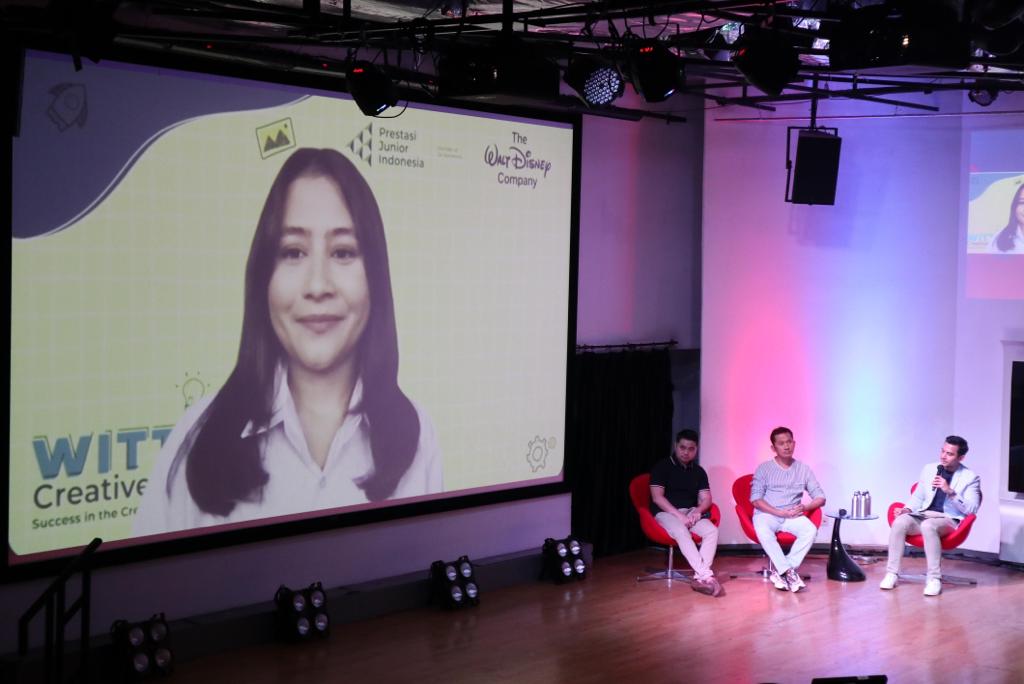 Sutradara Hanung Bramantyo dan Prilly Latuconsina berbagi di acara WITTY Creative Talk