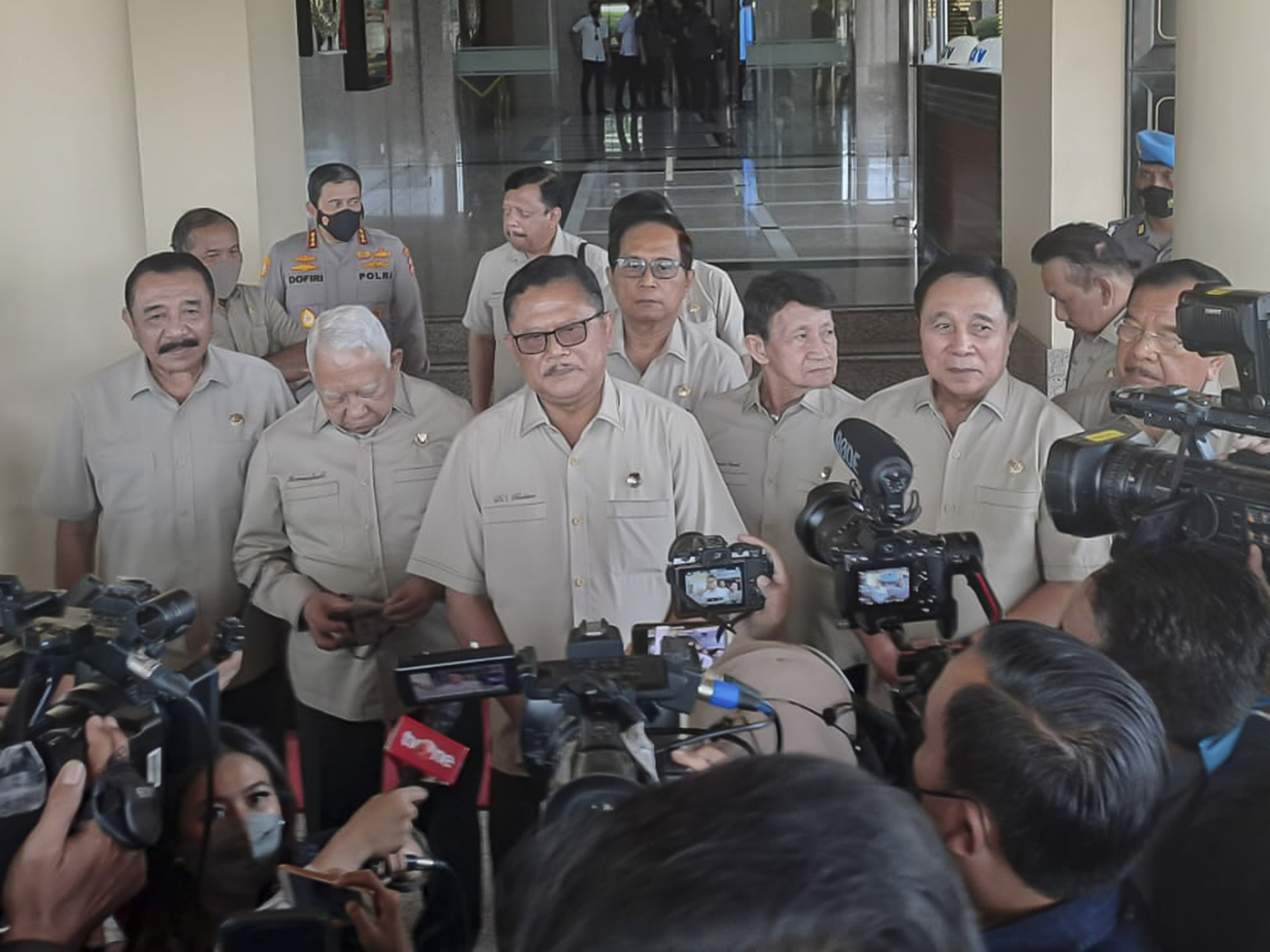 Tujuh Mantan Kapolri menyambangi Mabes Polri