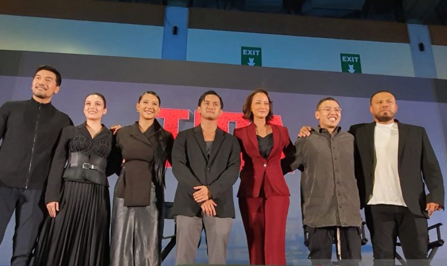 Para pemeran, sutrada, dan produser serial Tira