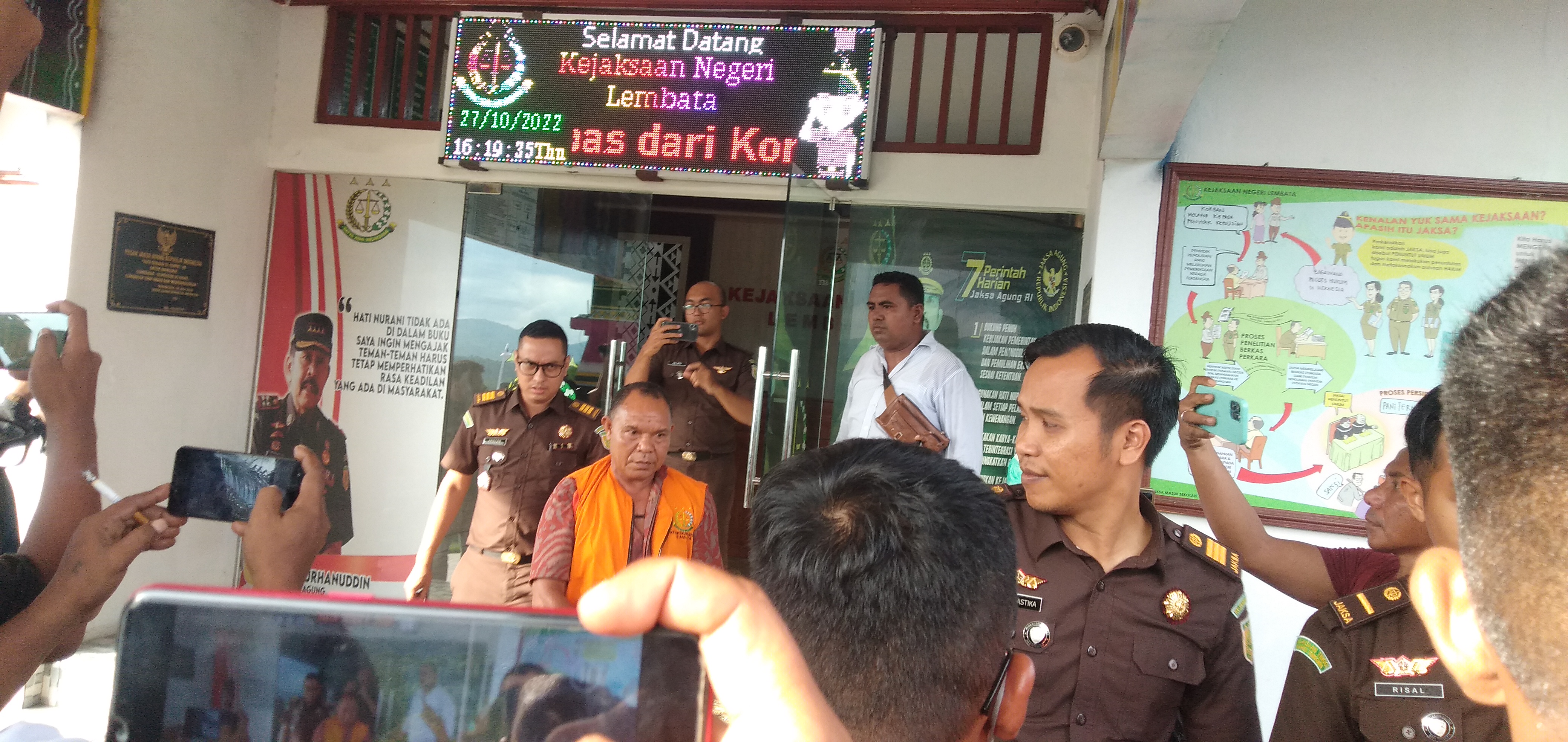 Kejari Lembata, Nusa Tenggara Timur, menetapkan tiga tersangka kasus korupsi pengadaan kapal