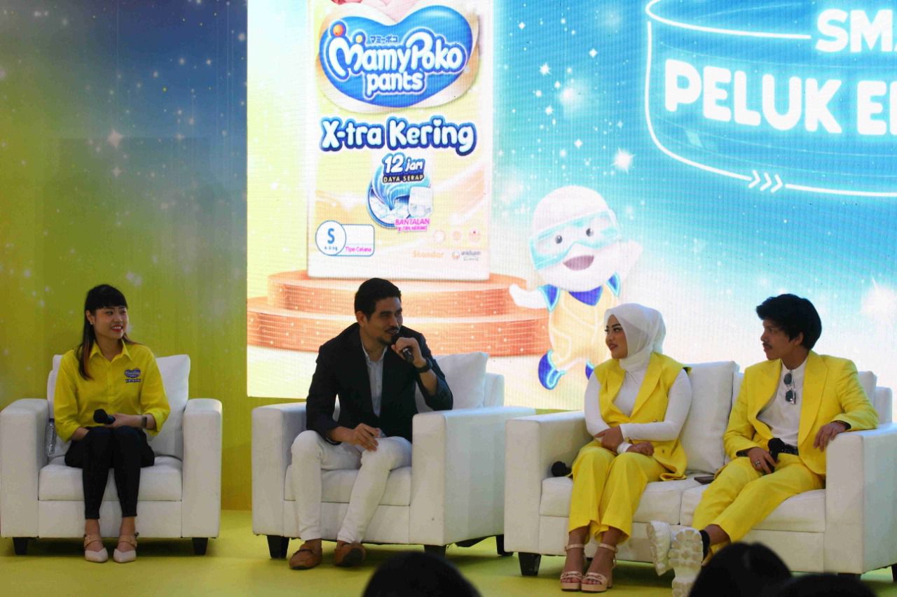 Konferensi pers peluncuran era baru MamyPoko Pants X-tra kering di Mall Kota Kasablanka, Jakarta, Sabtu (8/10).