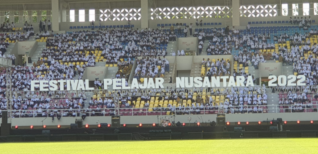 Menpora Zainudin Amali memberikan pesan pesan kepada para pelajar dalam penutuan Festival Pelajar Nusantara 2022 di Stadion Manahan.