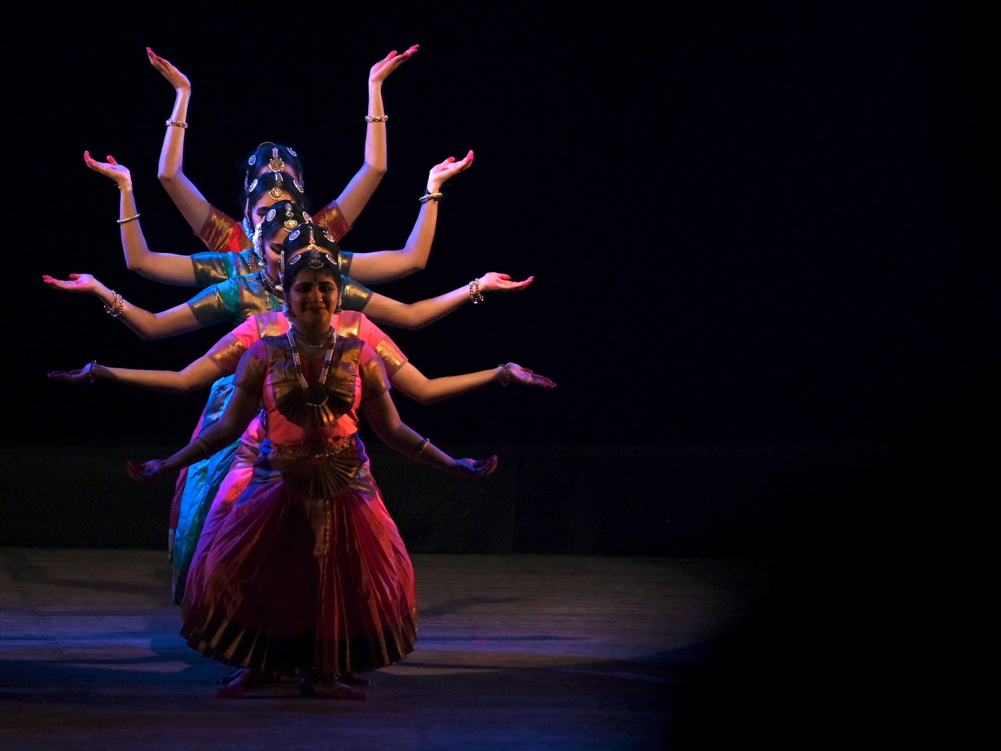 Para seniman menampilkan drama tari Praise of Seven Hills selama perayaan untuk menandai festival Hindu Navratri, di Chennai, India.