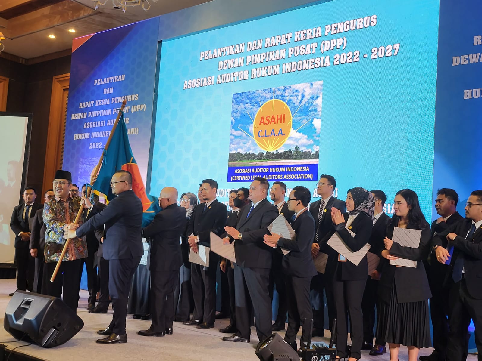 Ketua Dewan Pembina Asosiasi Auditor Hukum Indonesia  (ASAHI) Jimly Asshidiqie melantik Pengurus DPP ASAHI Periode 2022-2027