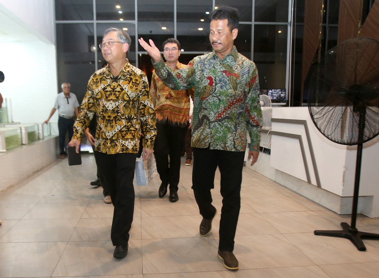 Kepala BP Batam Muhammad Rudi menjamu Menteri Perdagangan dan Industri Singapura Gan Kim Yong makan malam di kawasan Harbourbay,.