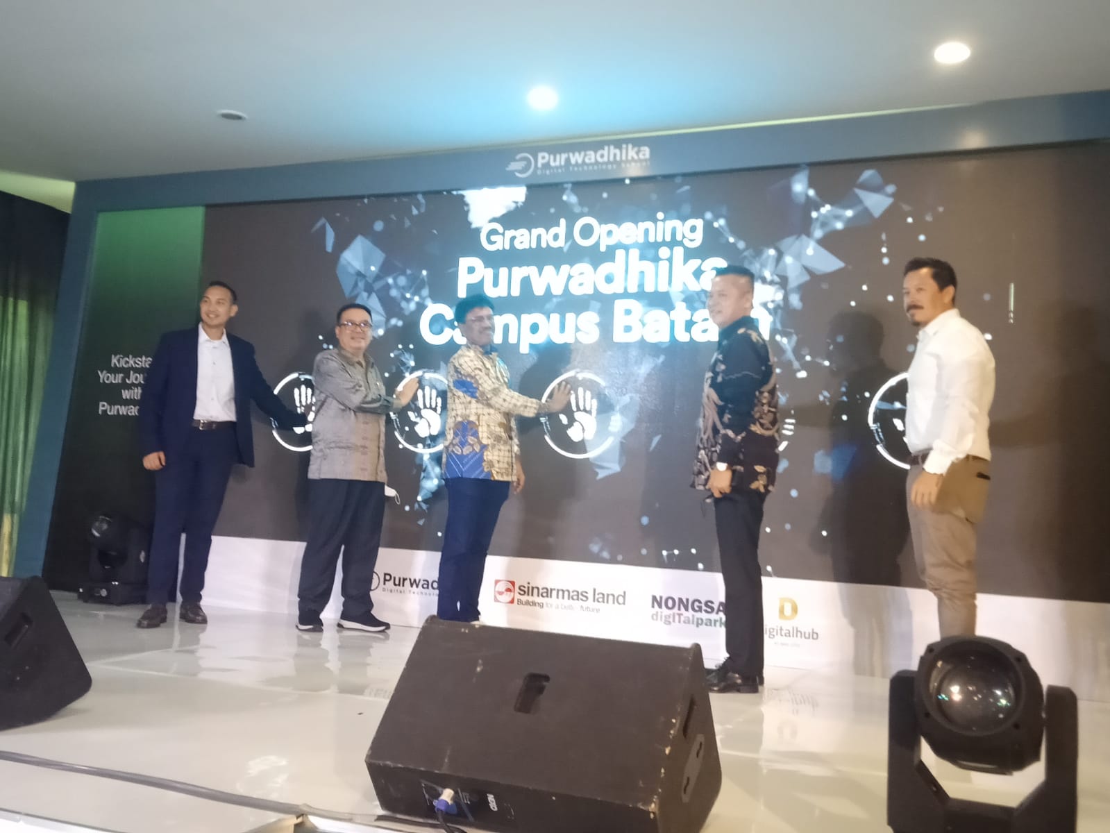 Menteri Komunikasi dan Informatika Johnny G Plate meresmikan  Purwadhika Digital Technology School di Kota Batam