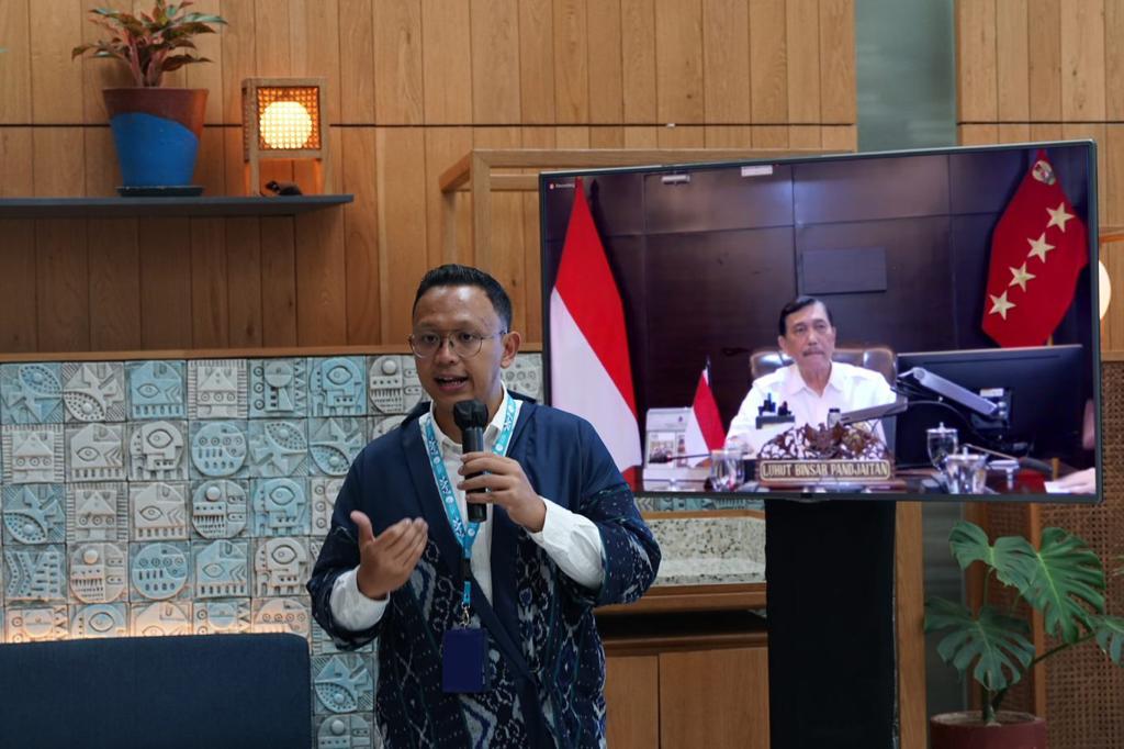 Direktur Eksekutif Pijar Foundation Ferro Ferizka saat menyampaikan ringkasan Residensi Lima Hari Global Future Fellows (GFF) 2022.