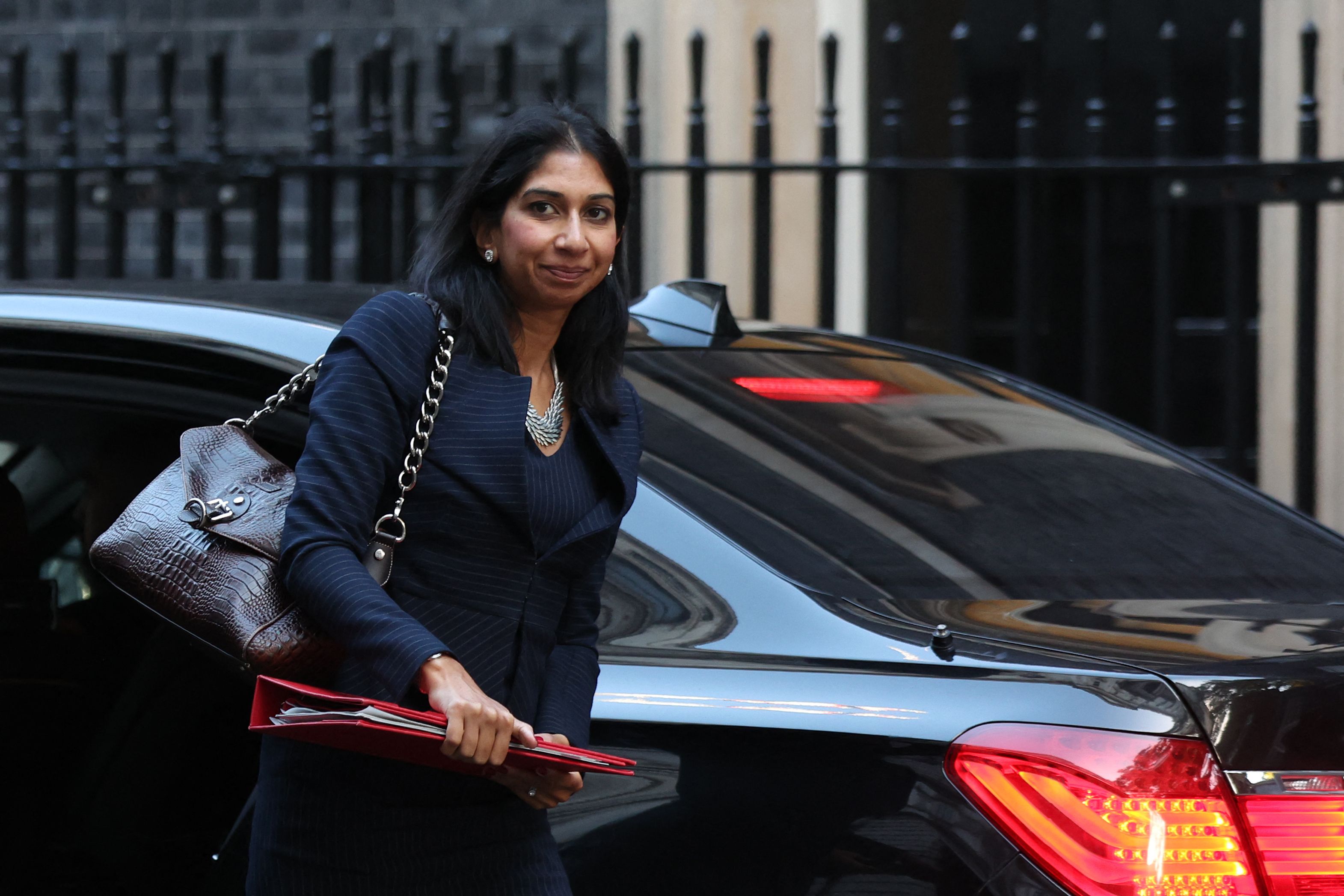 Menteri Dalam Negeri Inggris Suella Braverman mengundurkan diri, Rabu (19/10) waktu setempat karena ketidakpastian politik PM Liz Truss.