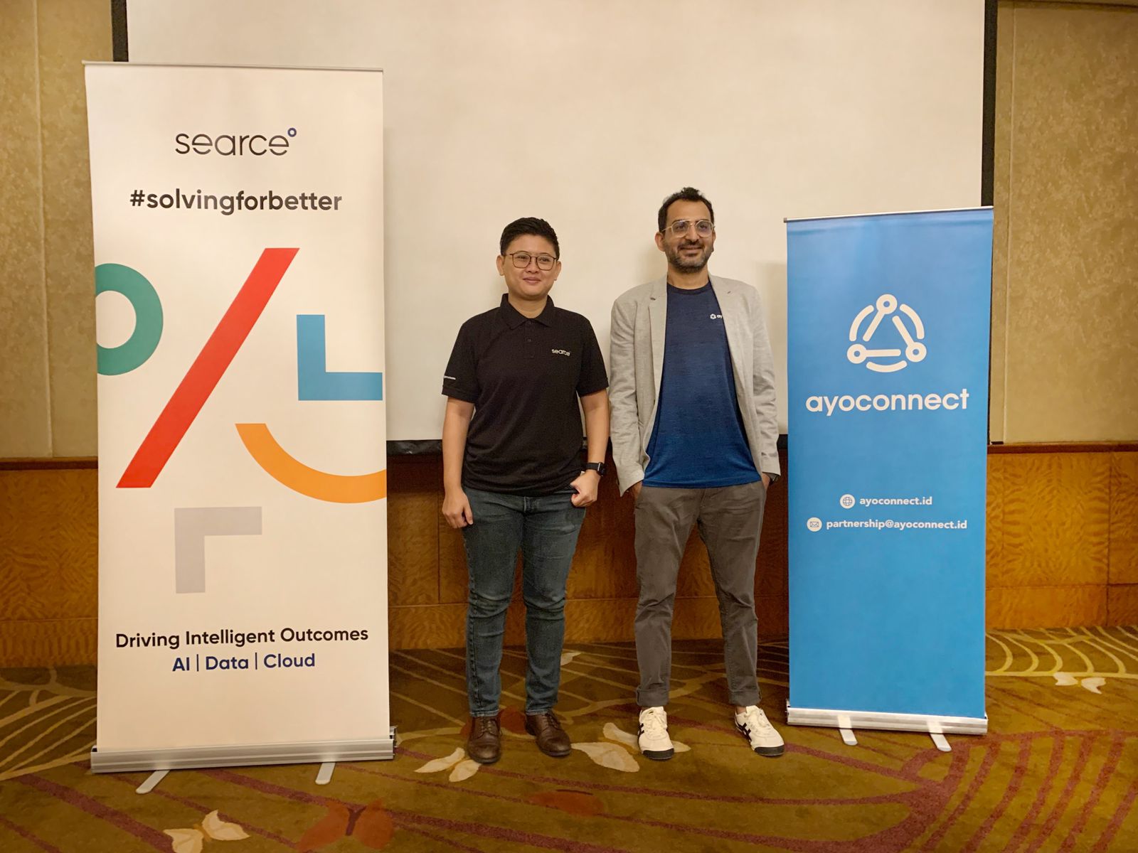 Konferensi pers tentang kemitraan antara Searce dan  Ayoconnect dalam solusi finansial berbasis teknologi di Jakarta. 