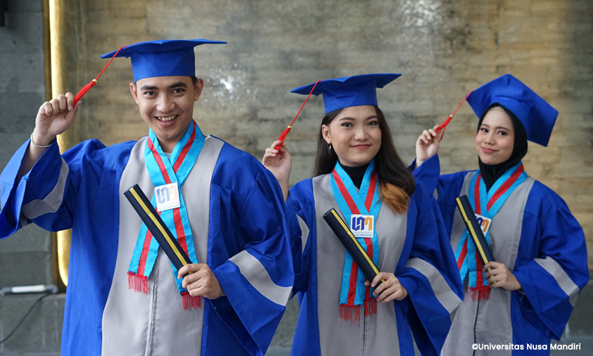 UNM siap mencetak alumni baru yang akan bersaing di dunia bisnis dan digital. 